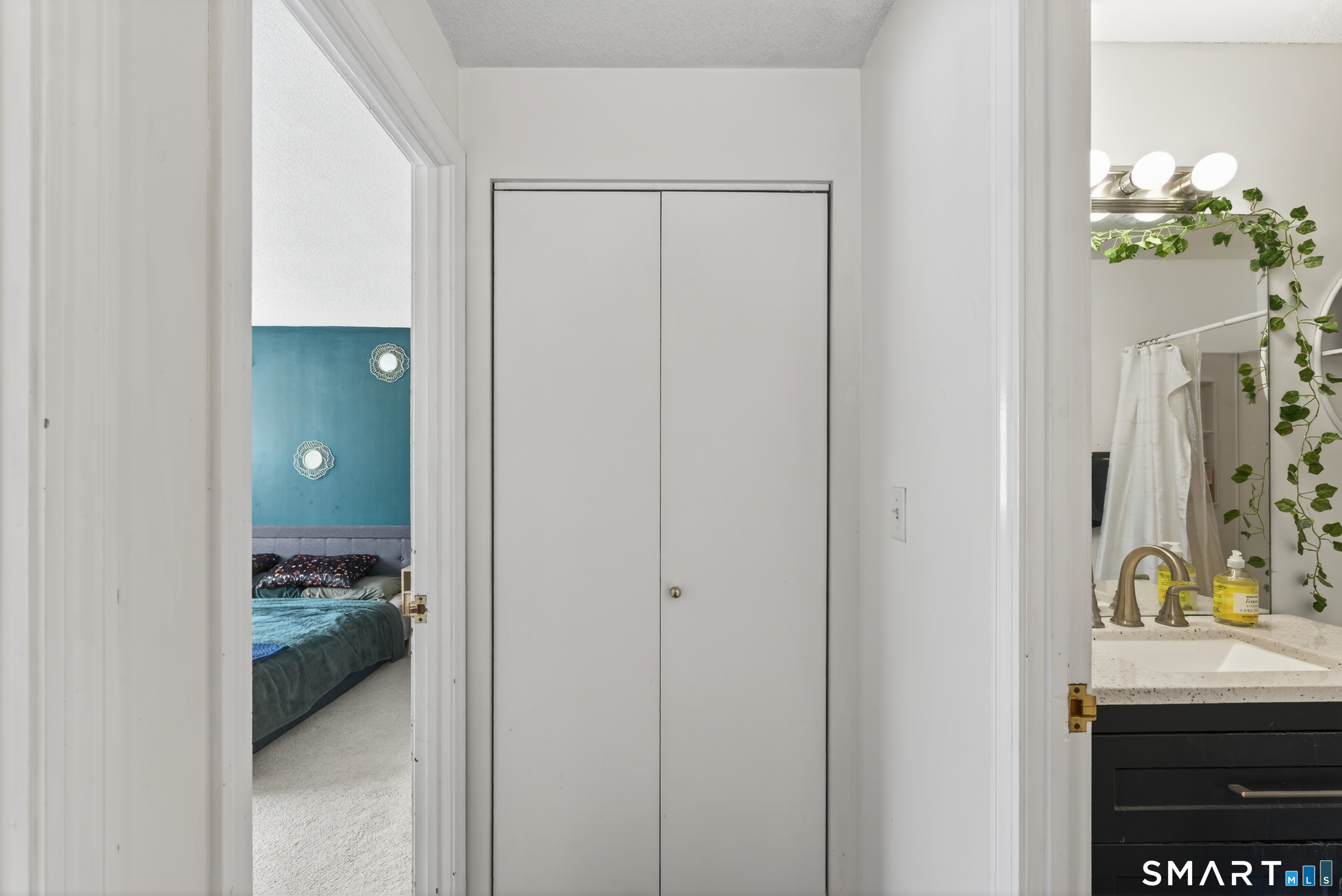 21 Putter Drive, Unit 303S Wallingford, CT 06492 - Photo 8 of 30 a en suite bathroom with a sink and mirror