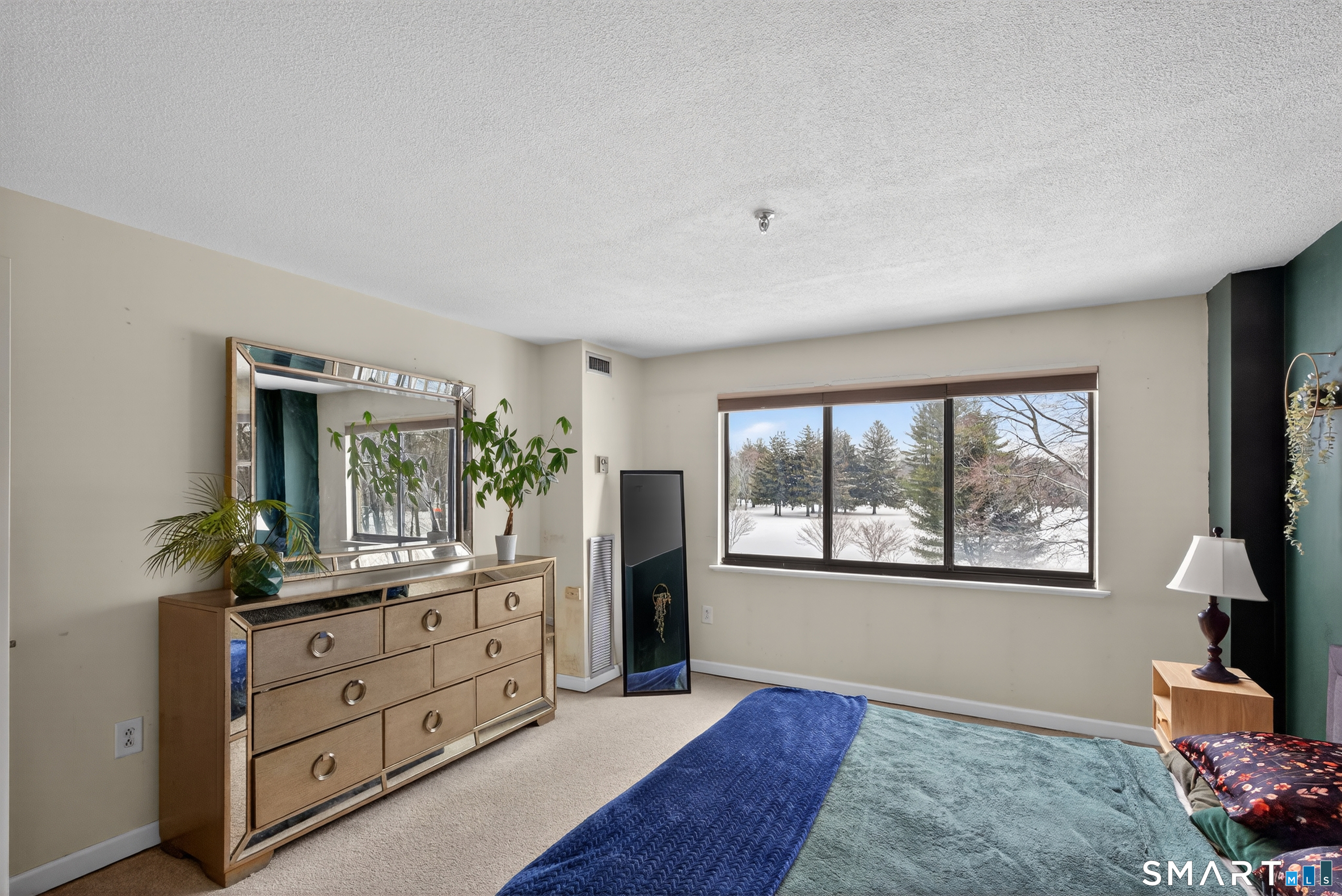 21 Putter Drive, Unit 303S Wallingford, CT 06492 - Photo 10 of 30 a room with window and mirror