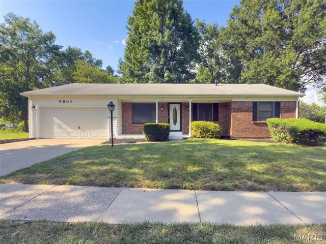 $246,000 | 6803 Foxbend Court, Florissant, MO 63033