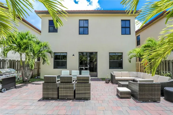 $895,000 | 8868 Northwest 101st Place, Doral, FL 33178