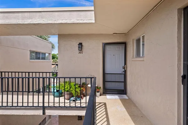 $1,400 | 2763 Woodgate Lane, Unit 301, Sarasota, FL 34231