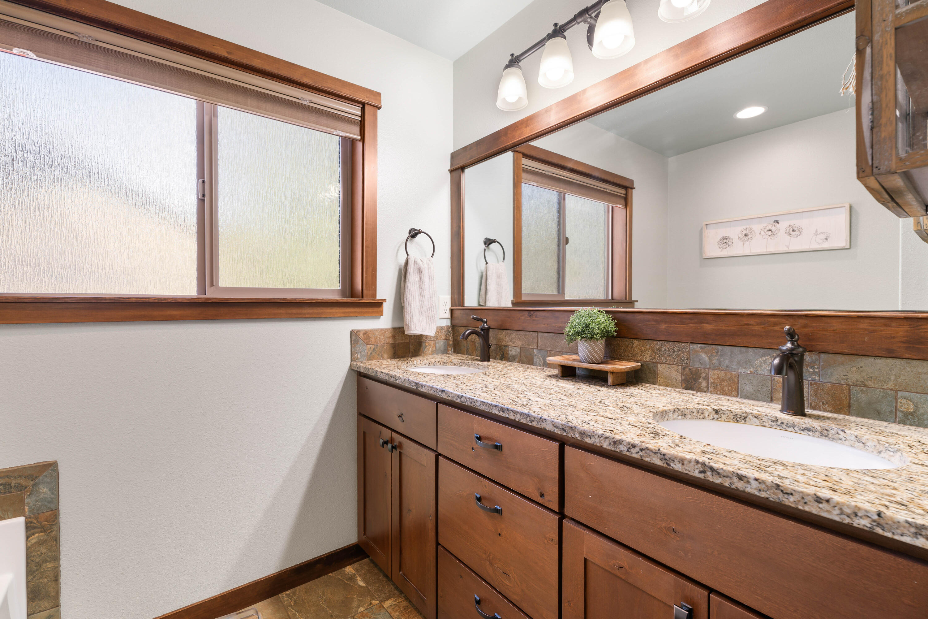19041 Baker Road Bend, OR 97702 - Photo 16 of 45 30-Bathroom