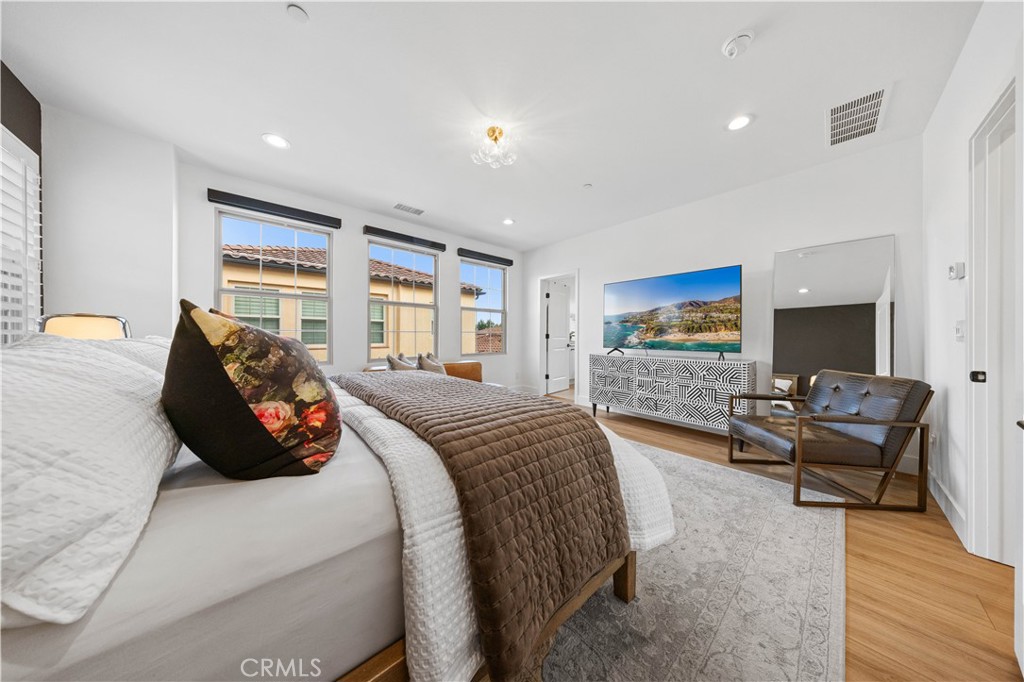 89 Kestrel Irvine, CA 92618 - Photo 22 of 36 a bed room with a bed and a couch