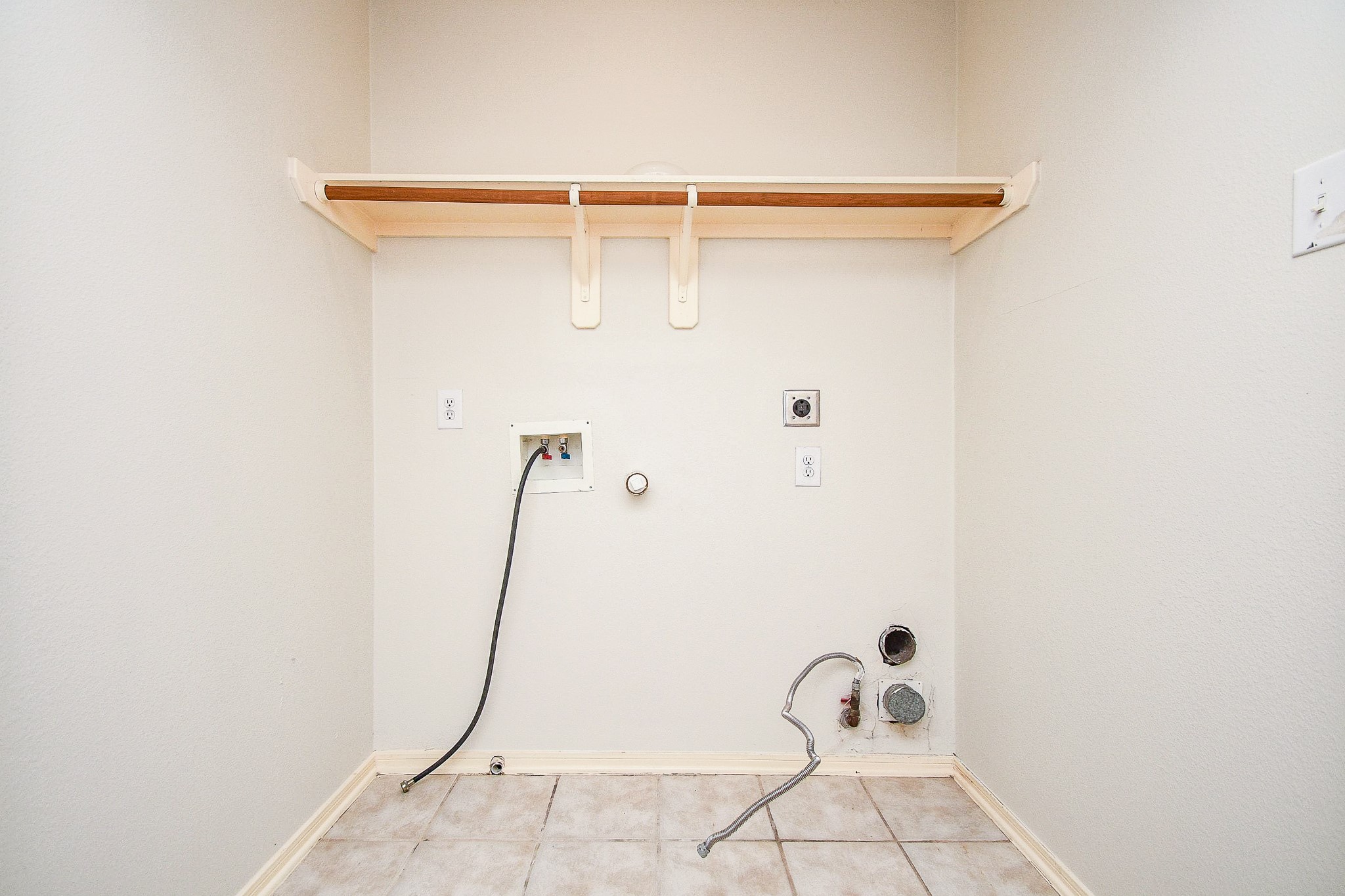 19207 Relay Road Humble, TX 77346 - Photo 29 of 34 laundry room in house