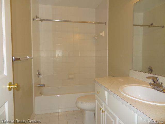 45707 North Stonewood Road Canton, MI 48187 - Photo 16 of 24