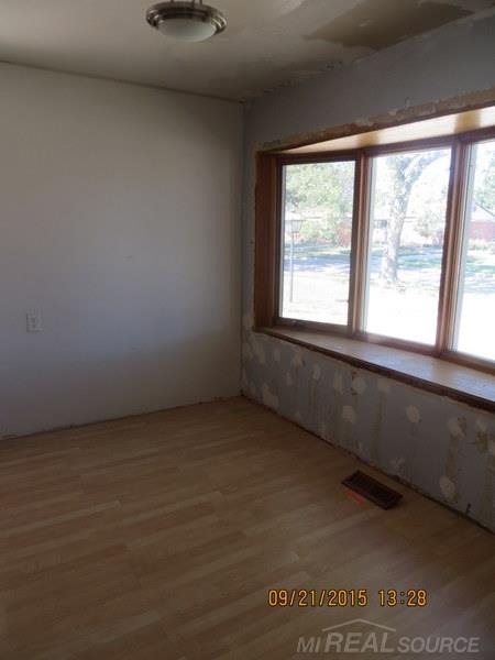17972 Rainbow Road Fraser, MI 48026 - Photo 3 of 12 31274640-2.JPG