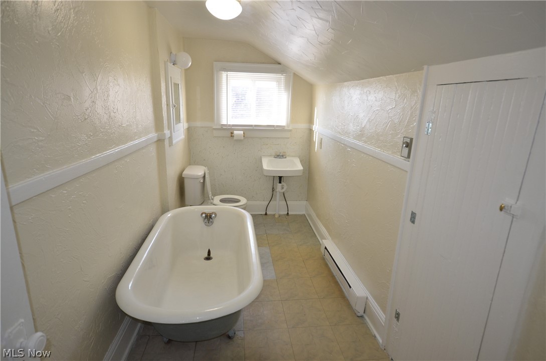 774 Copley Road Akron, OH 44320 - Photo 30 of 31 third floor bathroom