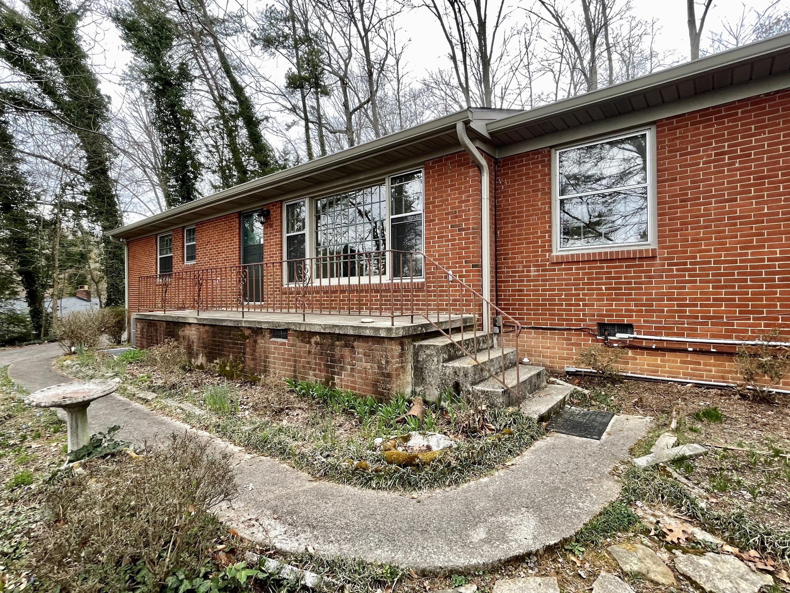 110 Taylor Road Oak Ridge, TN 37830 - Photo 3 of 40 Large Front Porch