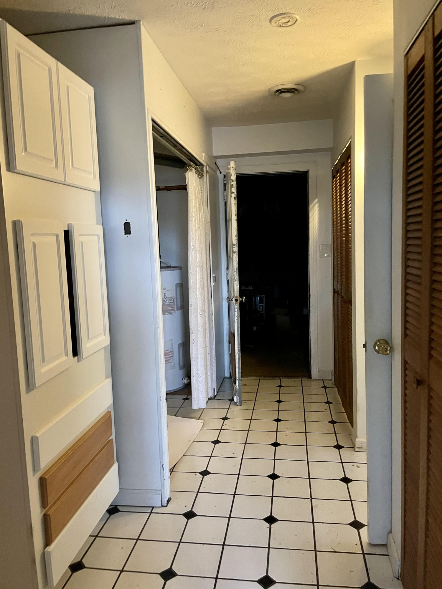110 Taylor Road Oak Ridge, TN 37830 - Photo 25 of 40 Master Suite w Laundry