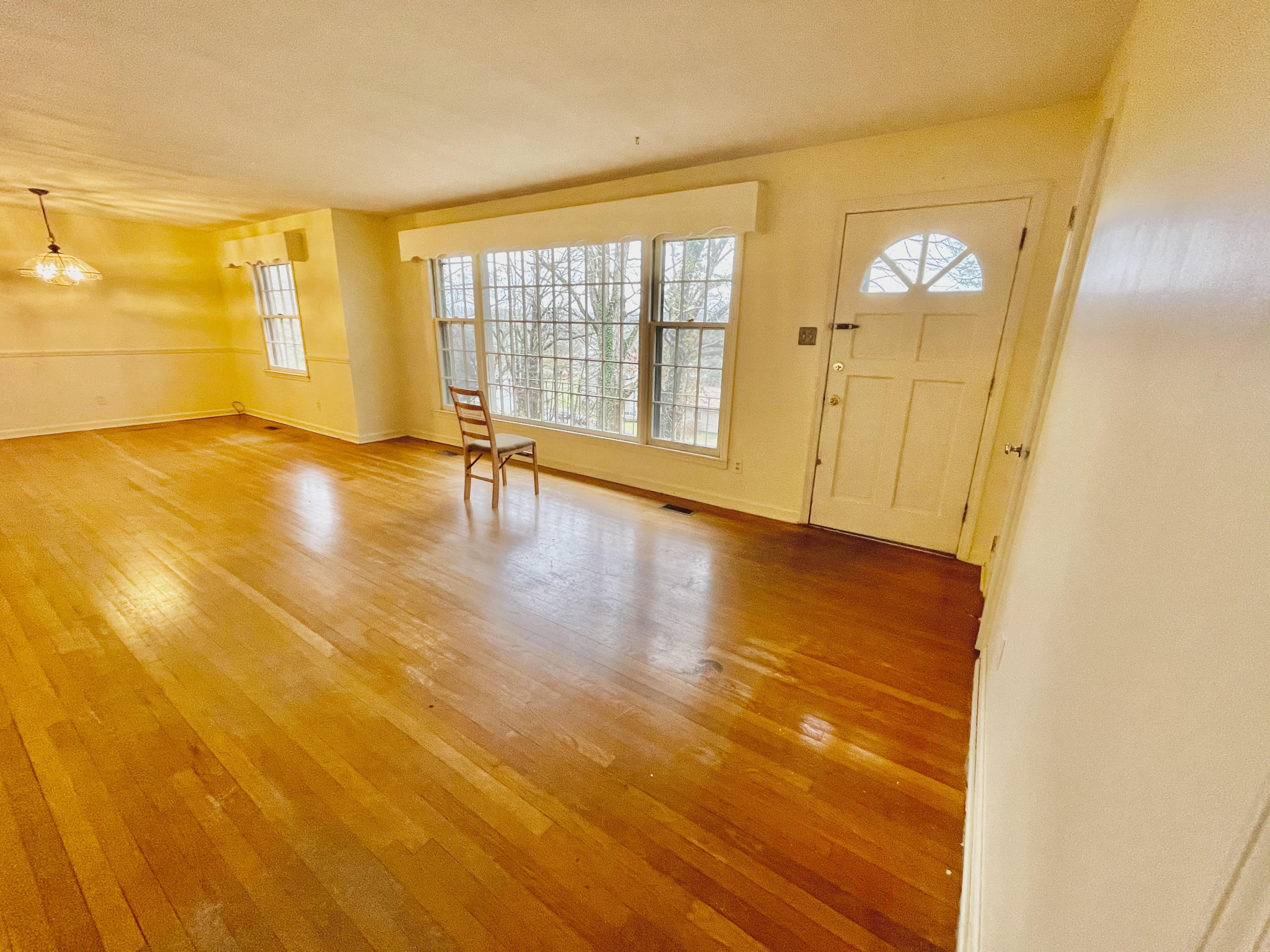 110 Taylor Road Oak Ridge, TN 37830 - Photo 5 of 40 Spacious and Bright Rooms