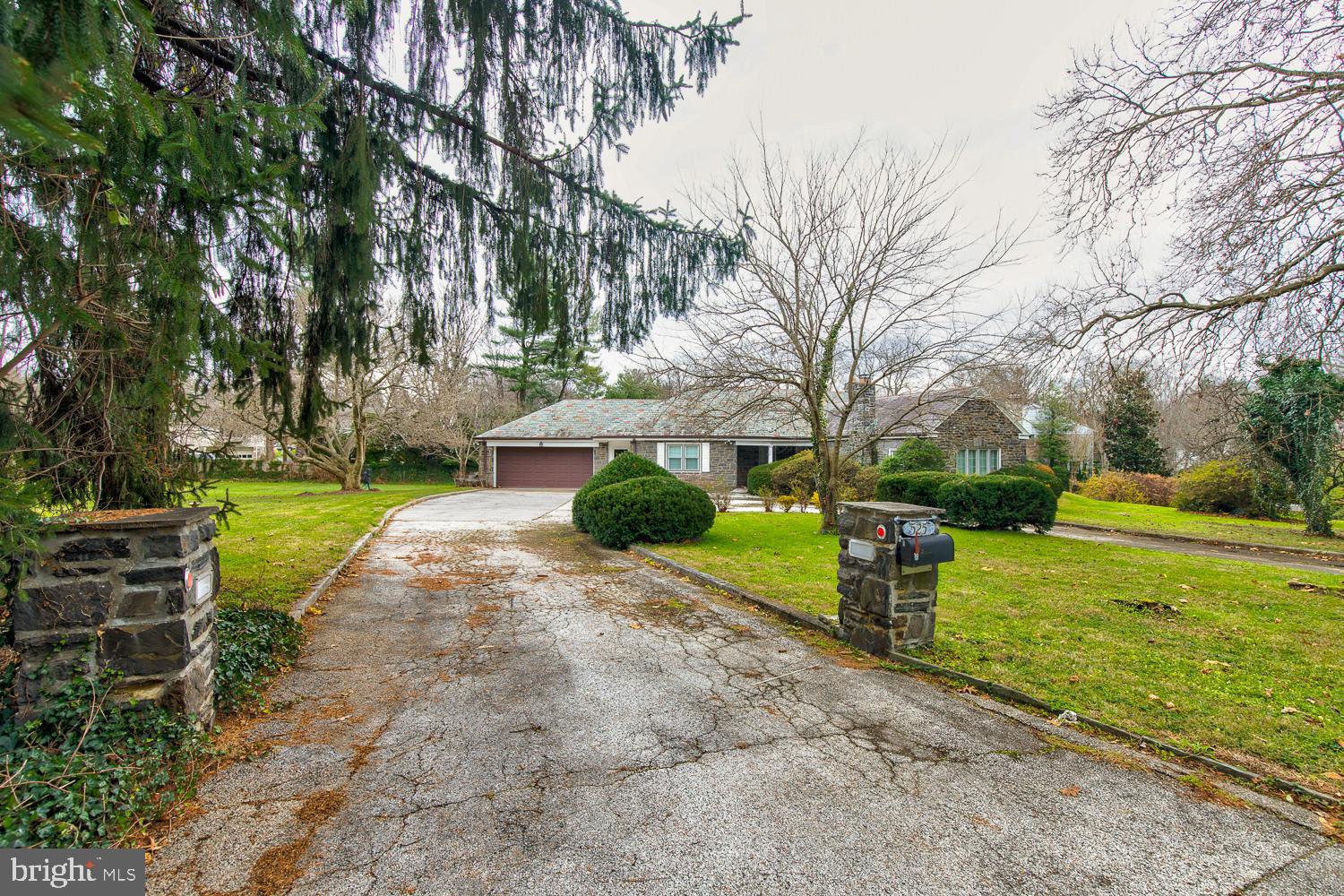 525 Clothier Road Wynnewood, PA 19096 - Photo 15 of 32 Semi-circular Driveway