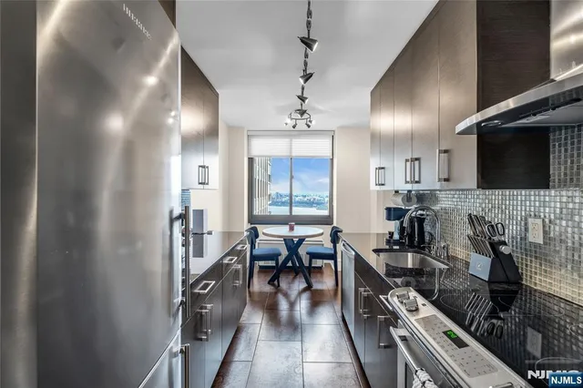 $450,000 | 200 Winston Drive, Unit 1711, Cliffside Park, NJ 07010