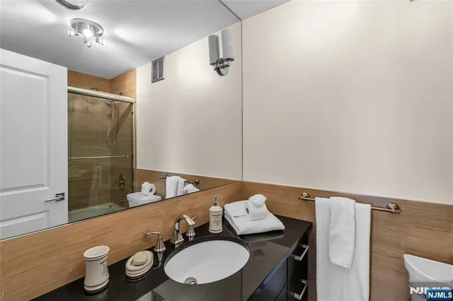 $450,000 | 200 Winston Drive, Unit 1711, Cliffside Park, NJ 07010