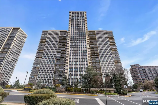 $450,000 | 200 Winston Drive, Unit 1711, Cliffside Park, NJ 07010