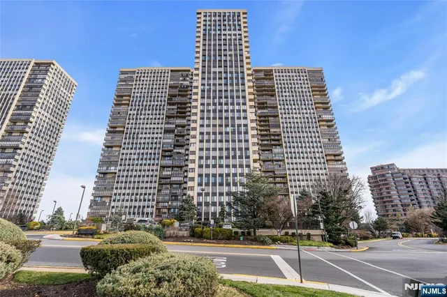$450,000 | 200 Winston Drive, Unit 1711, Cliffside Park, NJ 07010