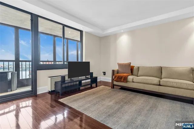 $450,000 | 200 Winston Drive, Unit 1711, Cliffside Park, NJ 07010