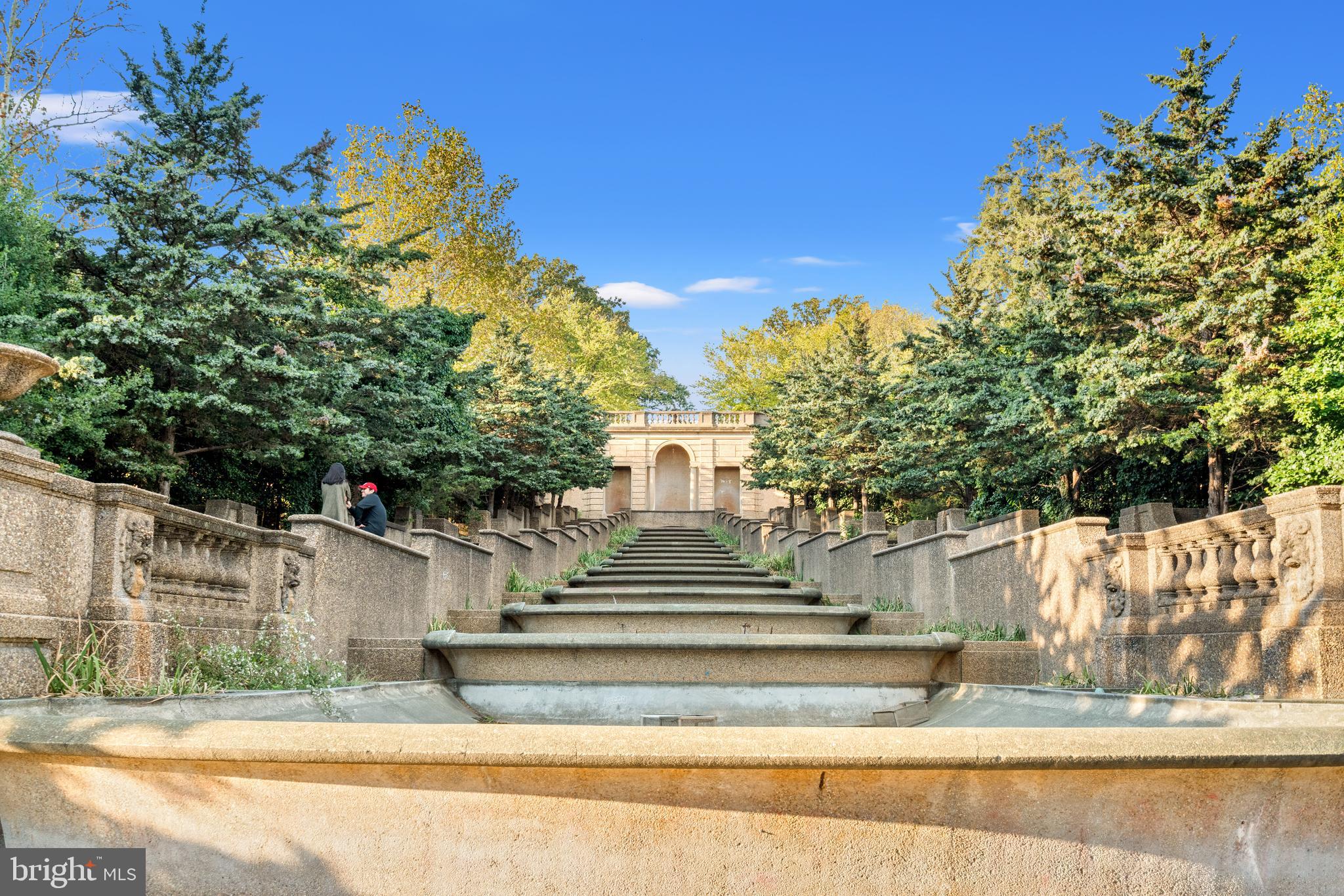 1421 Chapin Street Northwest, Unit 102 Washington, DC 20009 - Photo 28 of 37 a view of white house with a ocean view