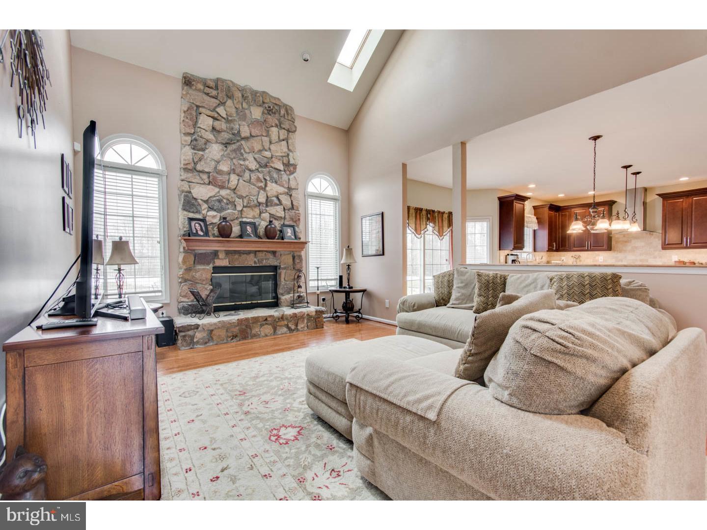 192 Stokes Road Shamong, NJ 08088 - Photo 11 of 25 Living Room
