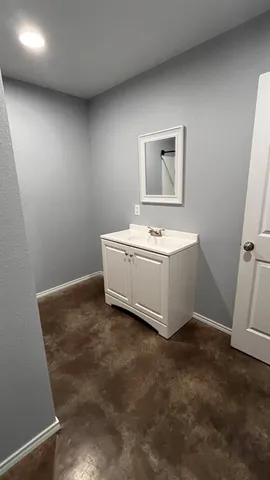 $1,200 | 905 West 7th Street, Bonham, TX 75418