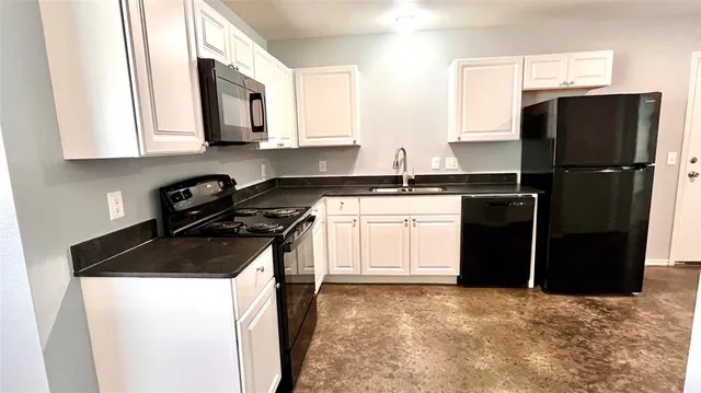 $1,200 | 905 West 7th Street, Bonham, TX 75418