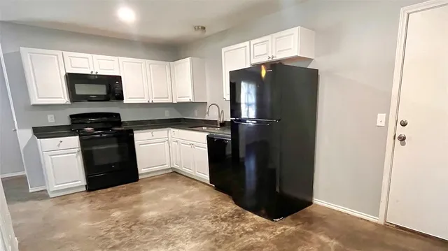 $1,200 | 905 West 7th Street, Bonham, TX 75418