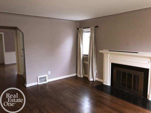 1824 Roslyn Road Grosse Pointe, MI 48236 - Photo 12 of 28 31344733-11.JPG