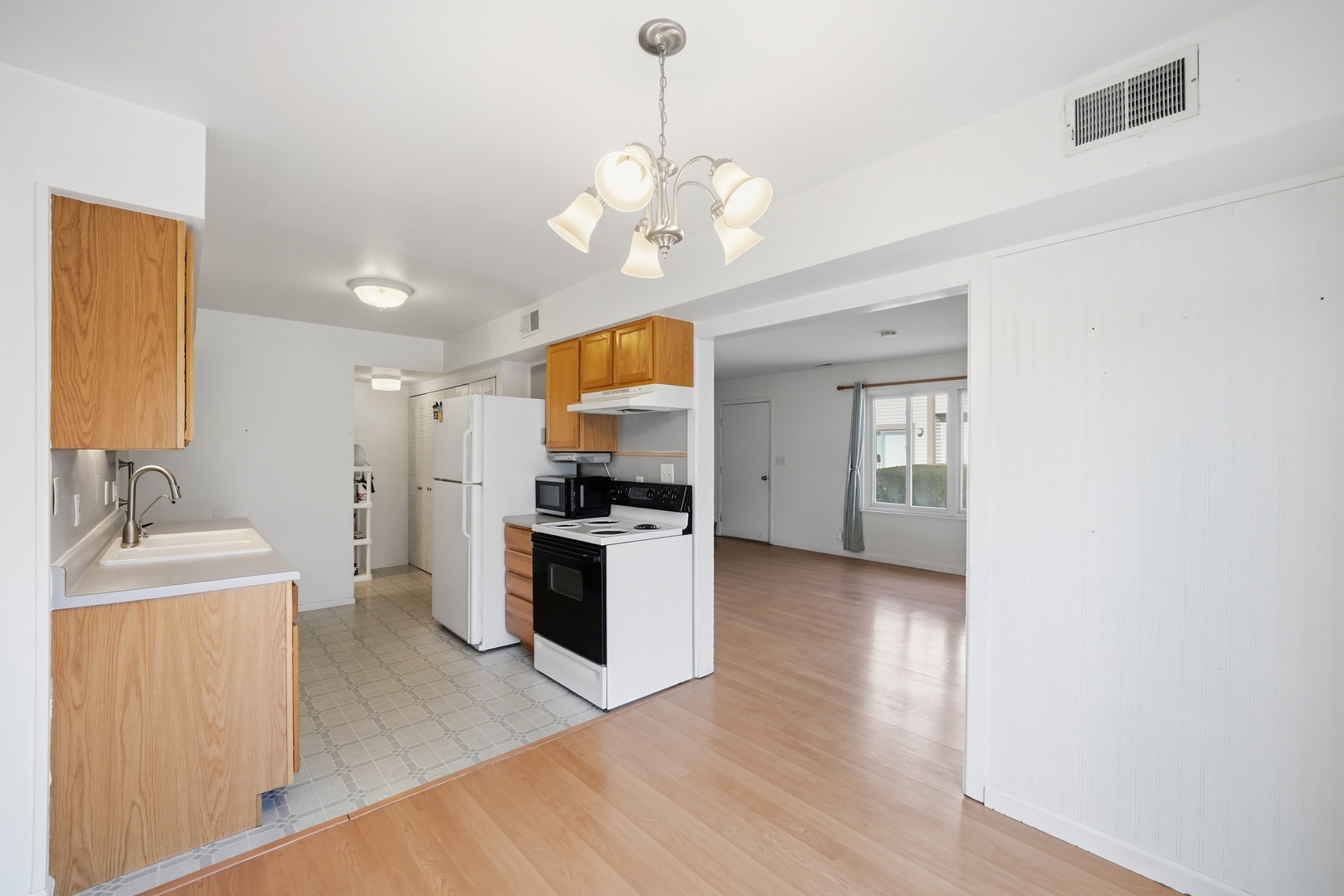 1729 Cedarbrook Court Sycamore, IL 60178 - Photo 16 of 36