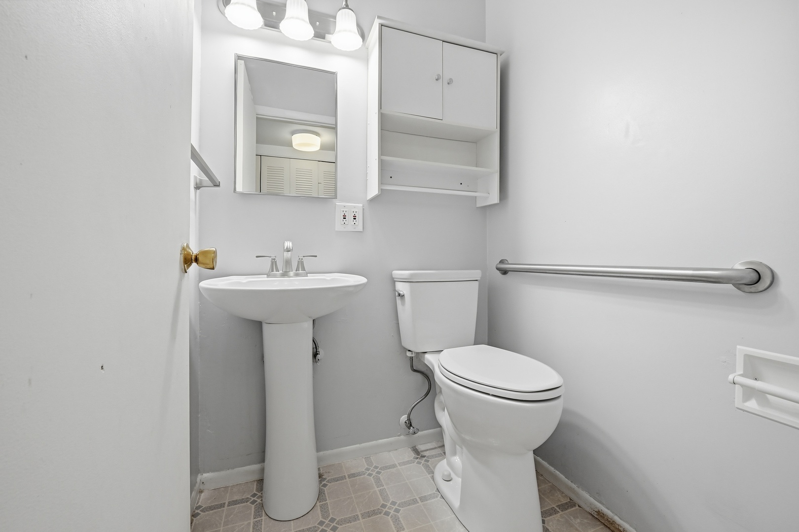 1729 Cedarbrook Court Sycamore, IL 60178 - Photo 21 of 36 a bathroom with a toilet sink and mirror