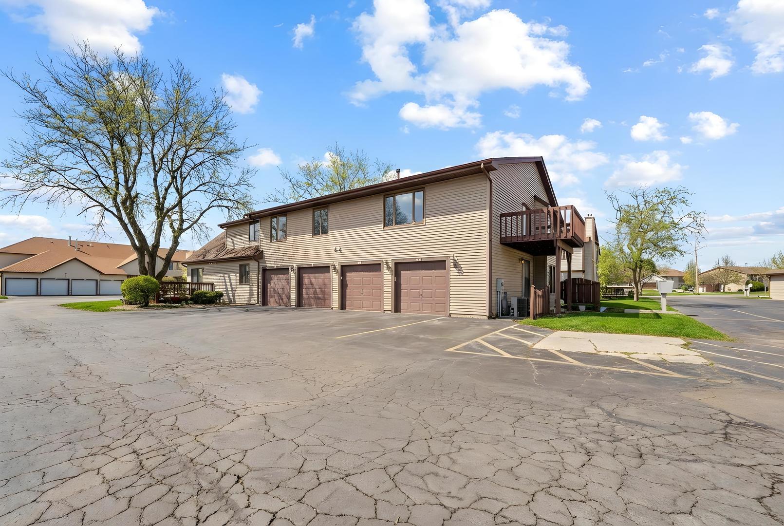 1729 Cedarbrook Court Sycamore, IL 60178 - Photo 4 of 36