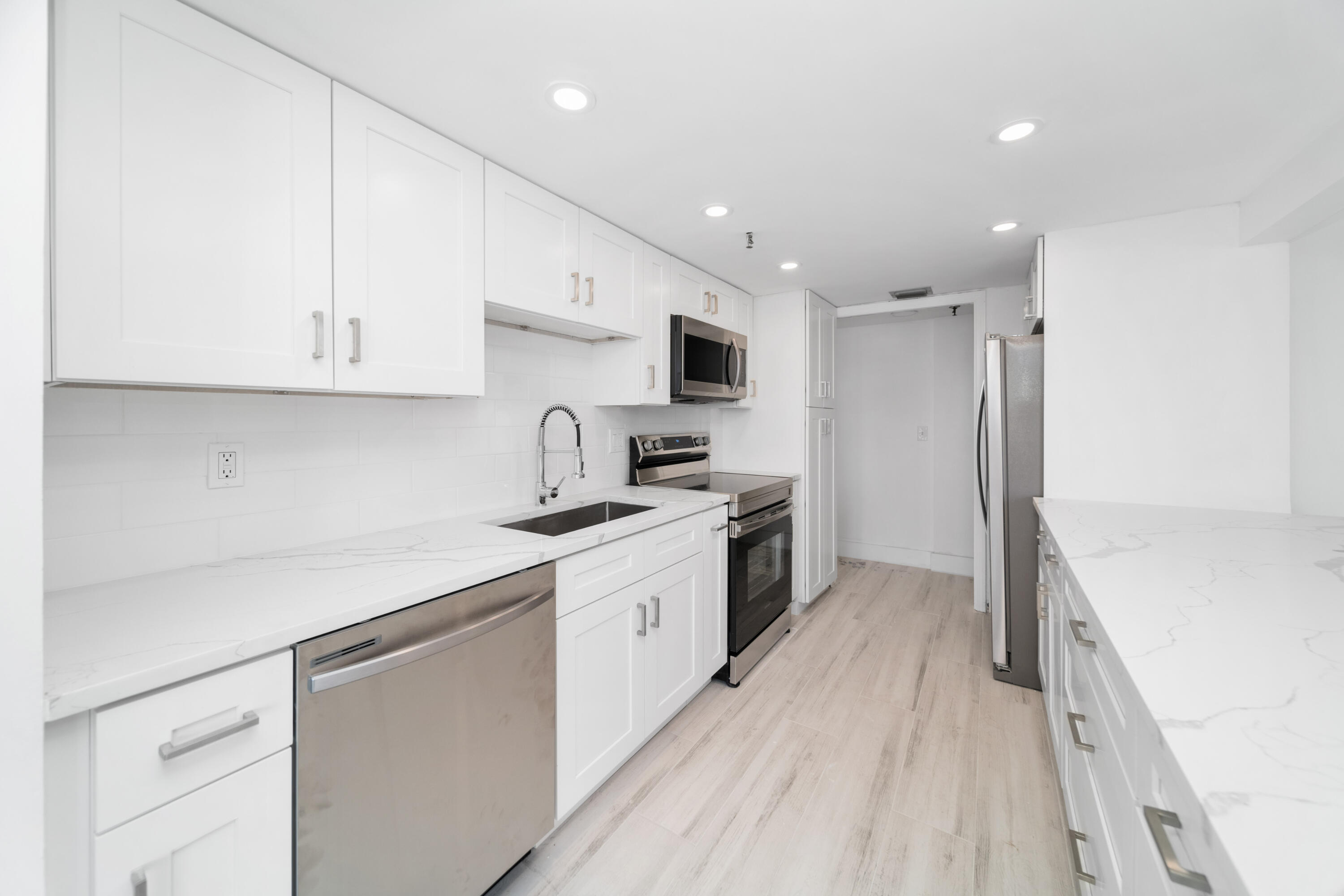 859 Jeffery Street, Unit 310 Boca Raton, FL 33487 - Photo 3 of 45 FXX_2226