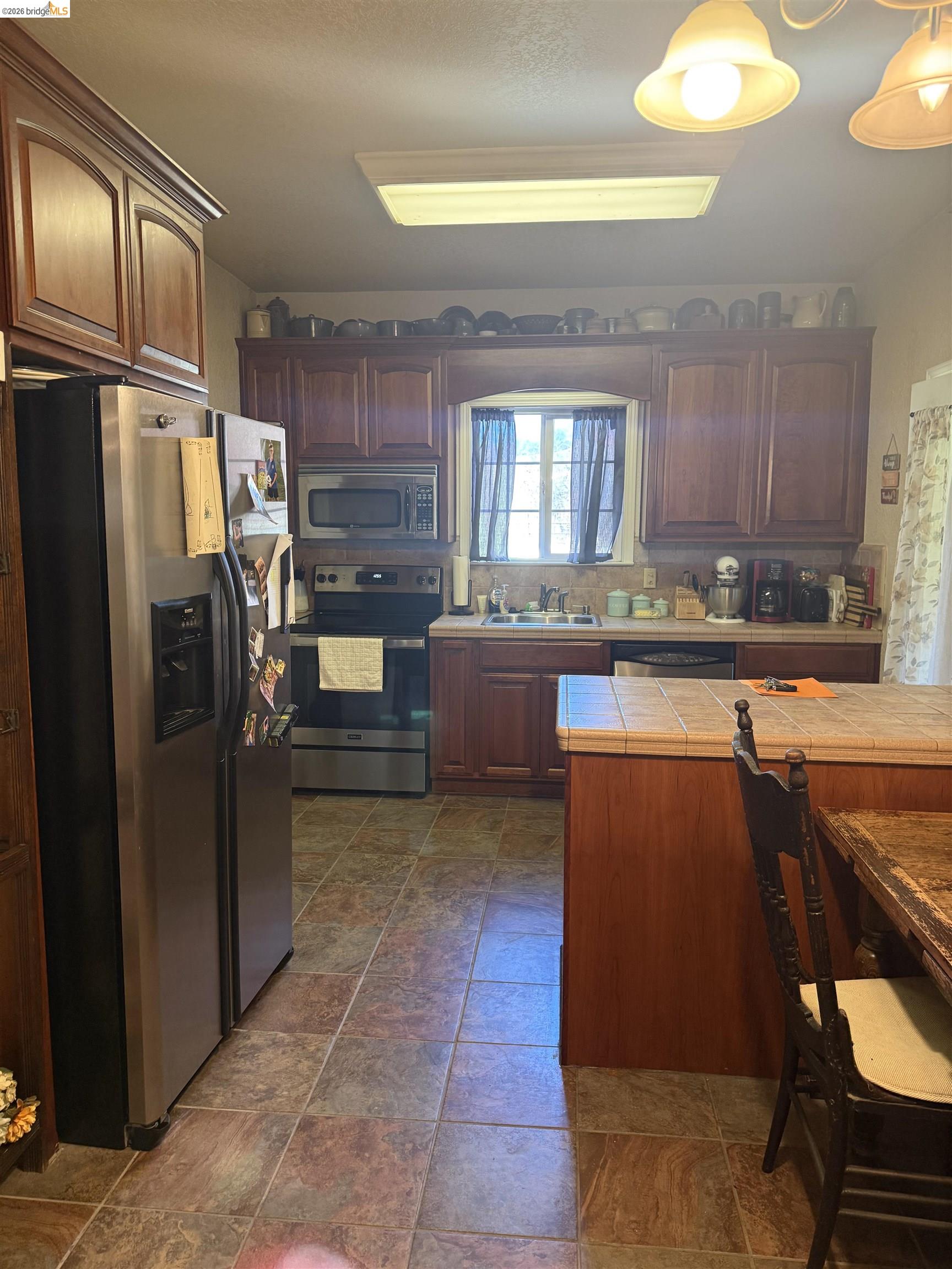 9436 Fraguero Road Sonora, CA 95370 - Photo 16 of 18 a kitchen with stainless steel appliances granite countertop a refrigerator a sink and a stove