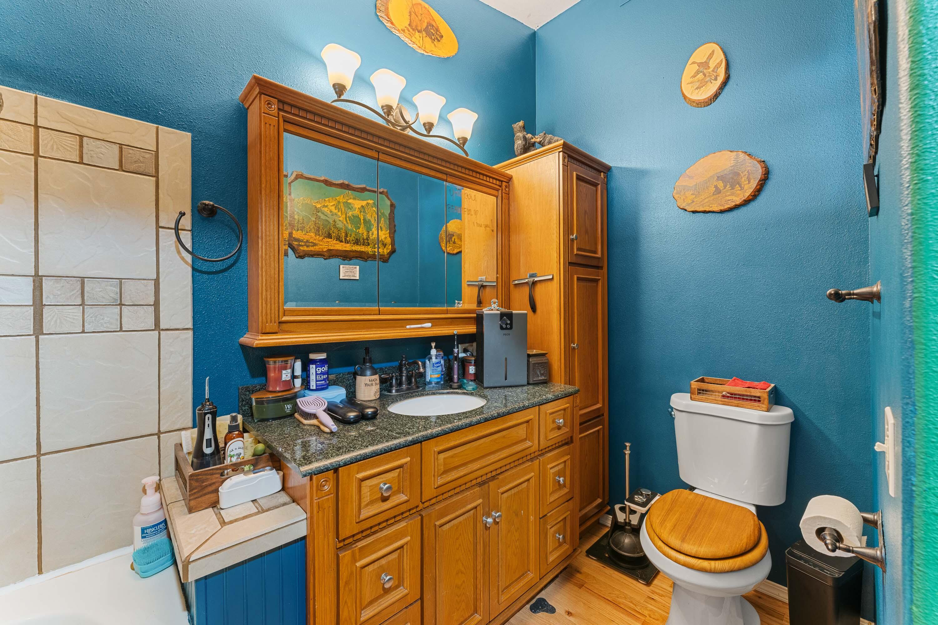 1492 Crooks Creek Road Selma, OR 97538 - Photo 11 of 38 Primary Bath