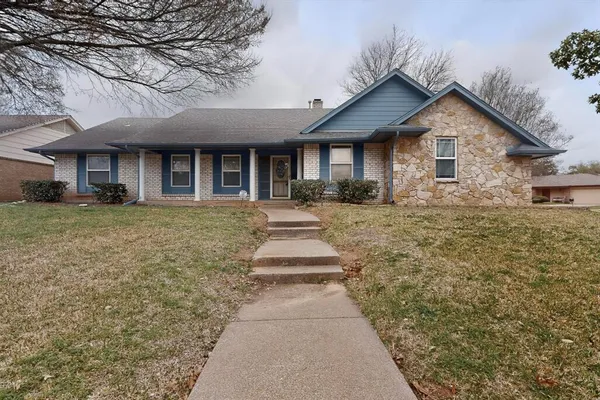 $2,200 | 2800 Hedgeway Drive, Arlington, TX 76016