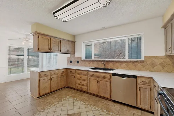 $2,200 | 2800 Hedgeway Drive, Arlington, TX 76016