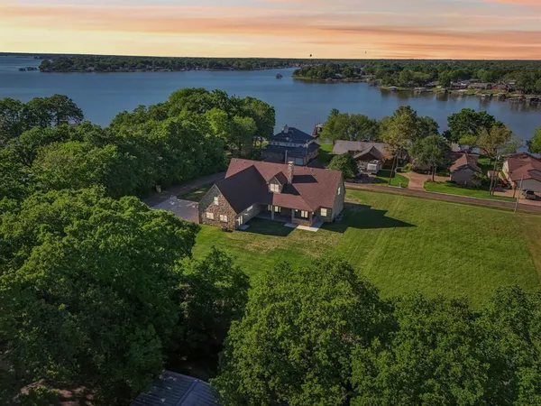 $1,150,000 | 115 Palo Blanco Street, Mabank, TX 75156