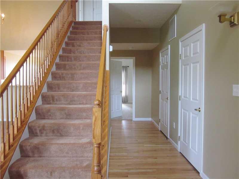 133 Park Place McKees Rocks, PA 15136 - Photo 11 of 21 Entry/Foyer.