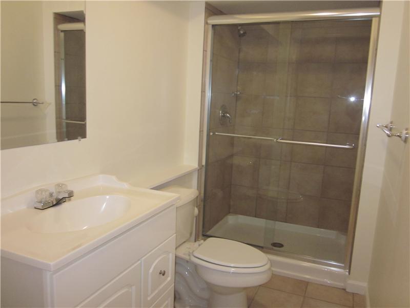 133 Park Place McKees Rocks, PA 15136 - Photo 18 of 21 Full Bath.