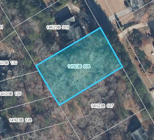 a view of a back yard