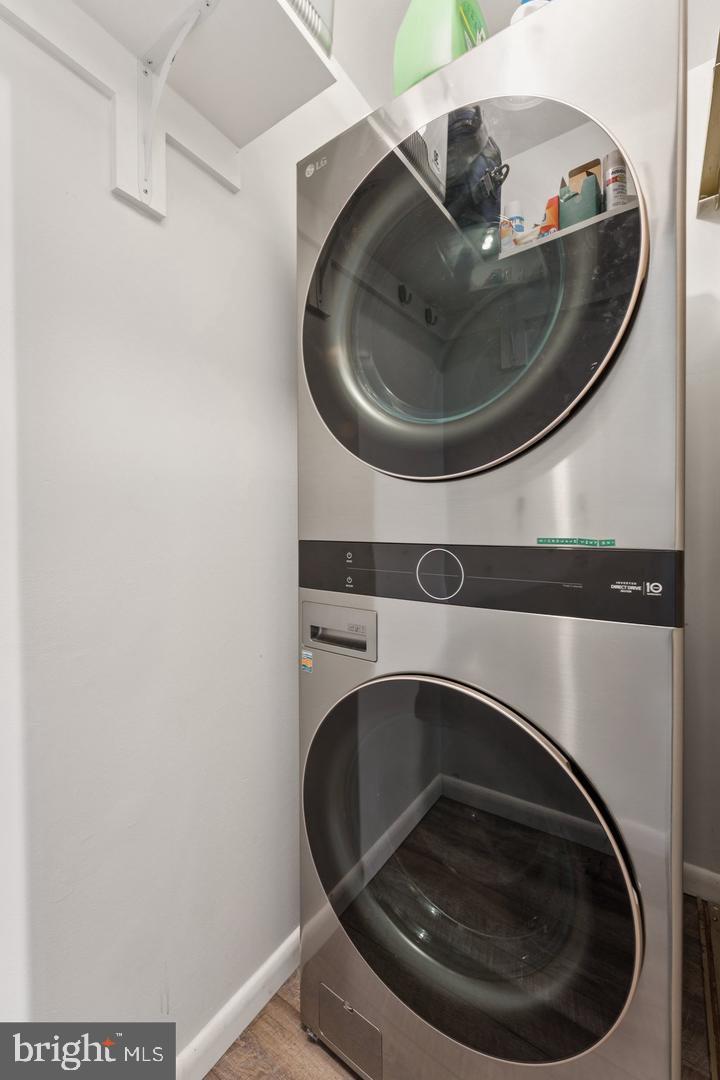 5010 7th Road South, Unit T1 Arlington, VA 22204 - Photo 10 of 22 Washer/Dryer in Unit!
