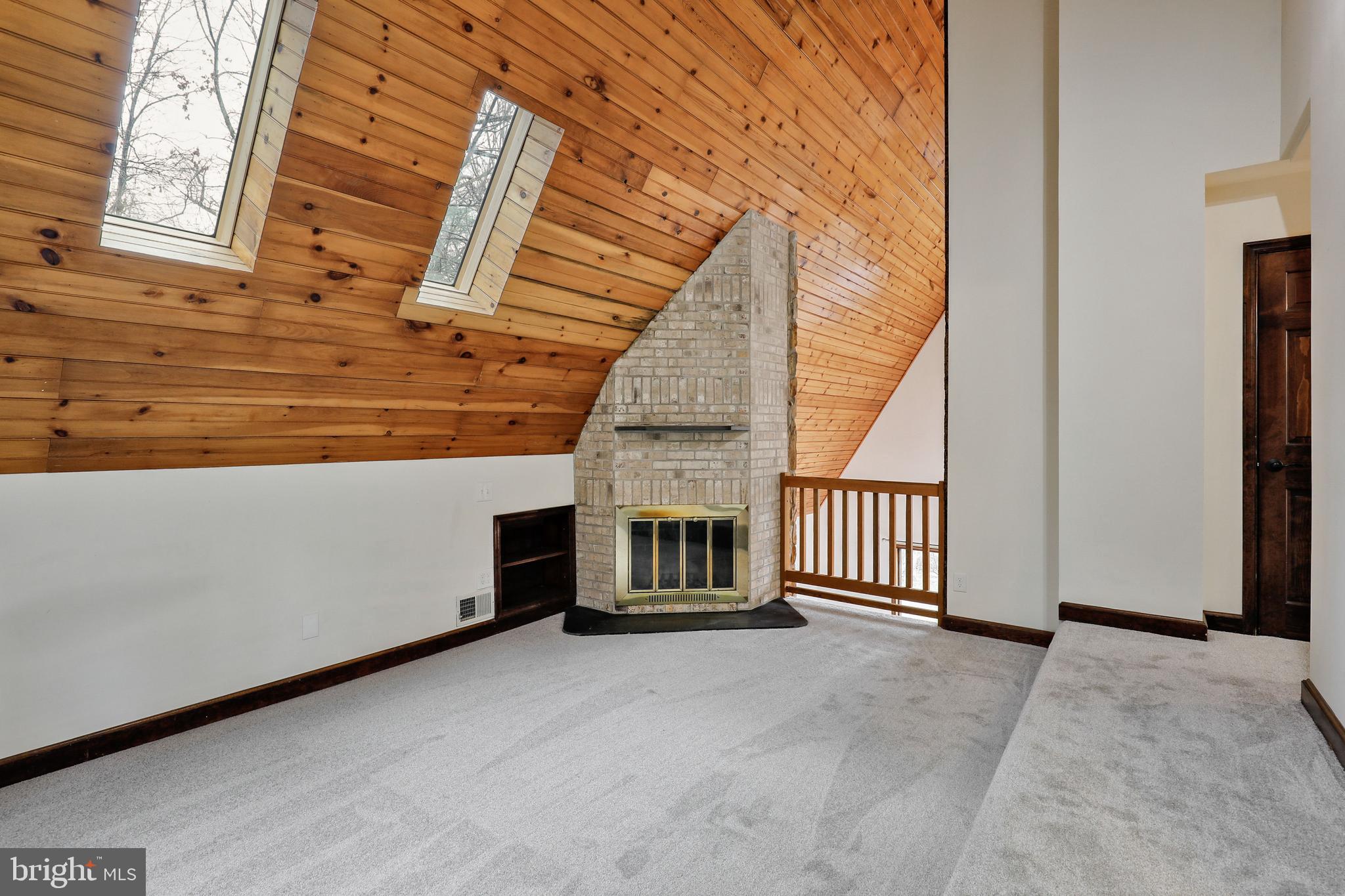 7658 Gaither Road Sykesville, MD 21784 - Photo 23 of 44 Owner's Suite with skylights