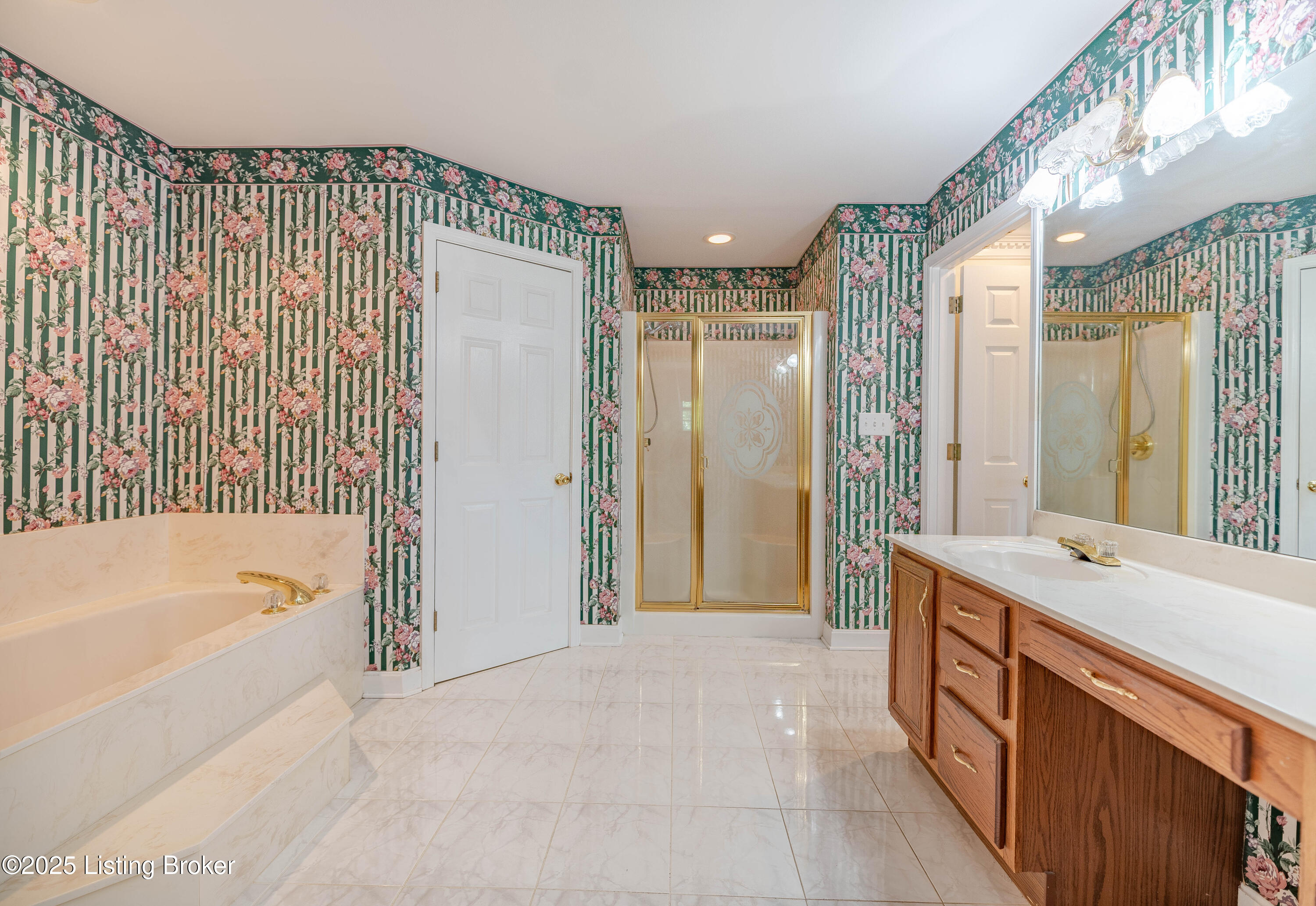 7302 Austinwood Road Louisville, KY 40214 - Photo 14 of 38 DSC08109-HDR