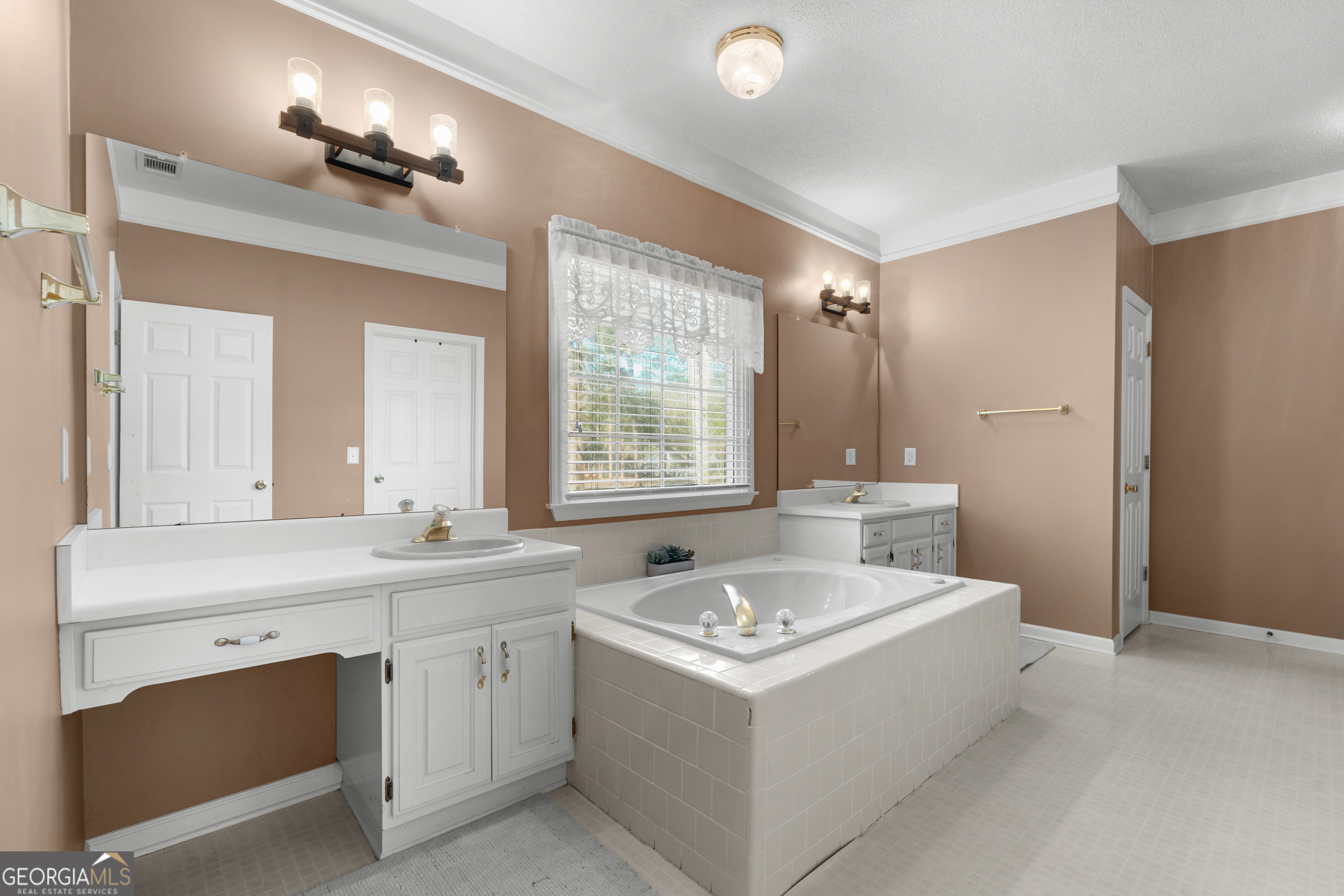 1018 Hunters Pointe Drive Statesboro, GA 30461 - Photo 14 of 21 a view of bathroom with a sink mirror and a bathtub