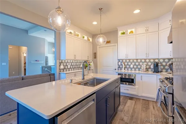 $890,000 | 113 Pebble Beach Lane, Four Seasons, MO 65049