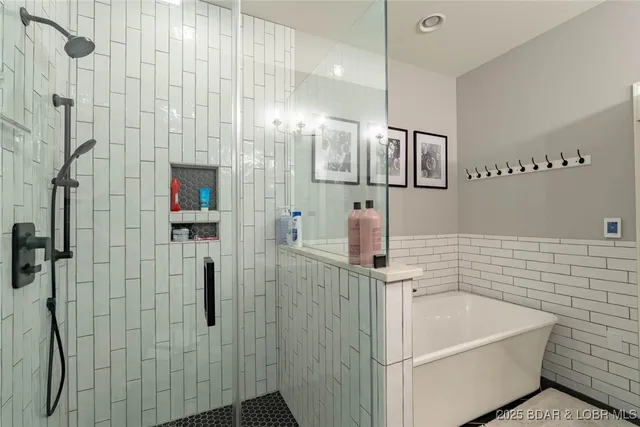 $945,000 | 113 Pebble Beach Lane, Four Seasons, MO 65049