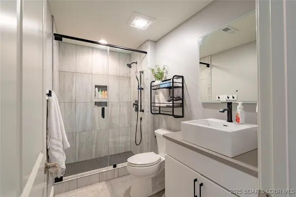 $890,000 | 113 Pebble Beach Lane, Four Seasons, MO 65049