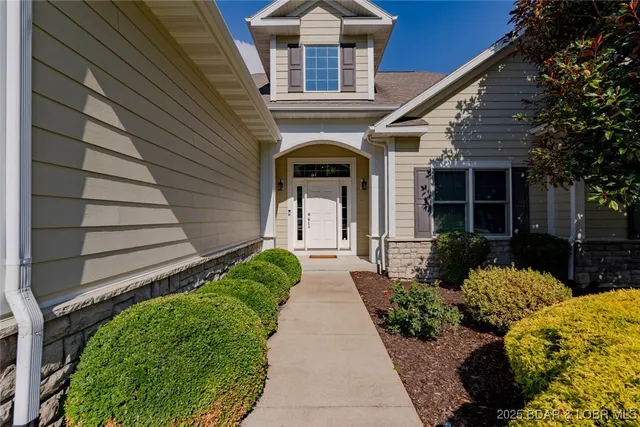 $945,000 | 113 Pebble Beach Lane, Four Seasons, MO 65049