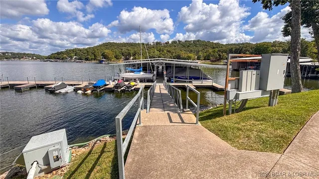 $945,000 | 113 Pebble Beach Lane, Four Seasons, MO 65049