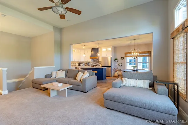 $945,000 | 113 Pebble Beach Lane, Four Seasons, MO 65049