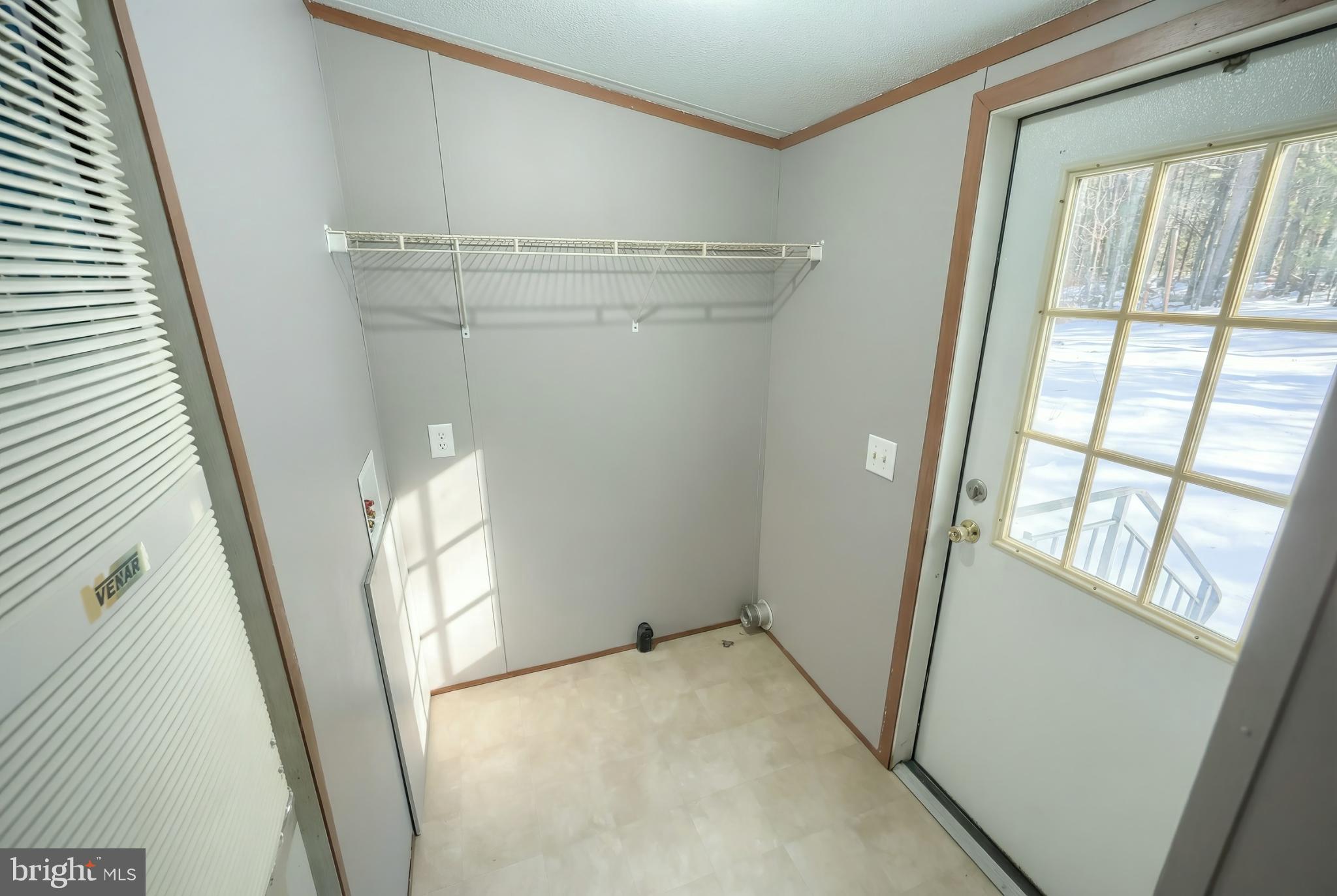 299 Nawakwa Road Biglerville, PA 17307 - Photo 11 of 34 Bright entryway with natural light.