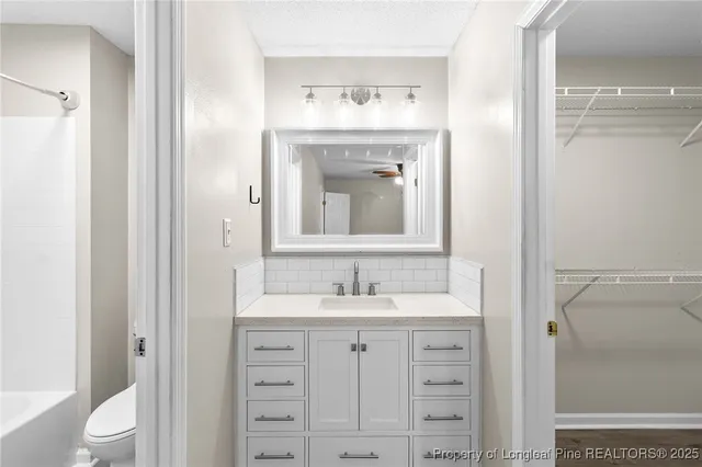 a bathroom with a bath tub